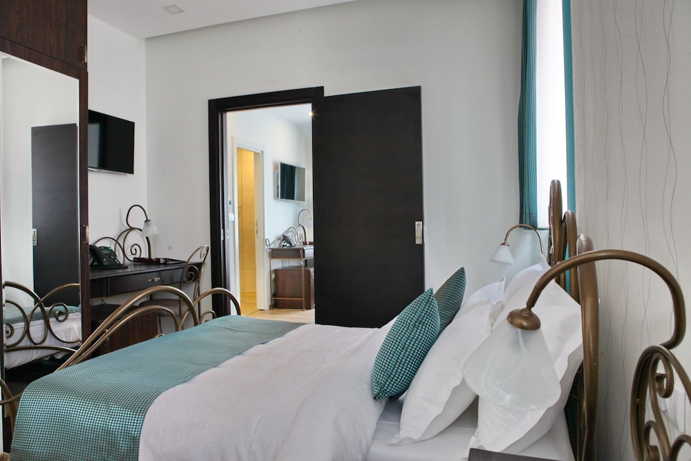 GARNI HOTEL DUM 12/43