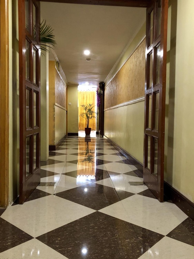 Ritz Plaza 11/50
