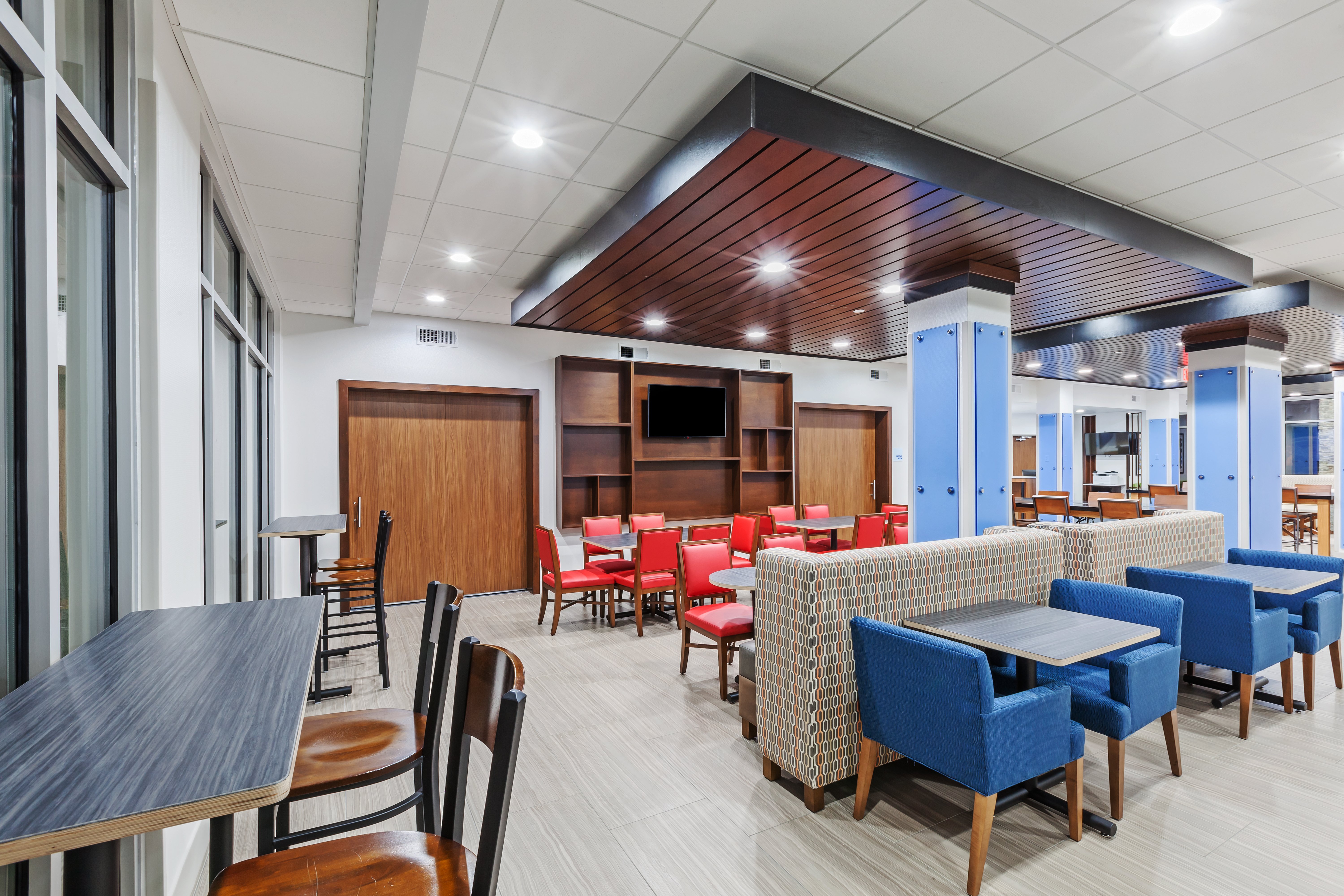 HOLIDAY INN EXPRESS & SUITES COFFEYVILLE 39/48
