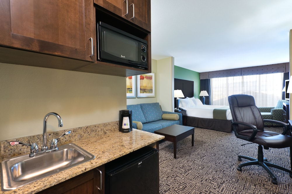 Holiday Inn Express Hotel Suites Richfield 49/62