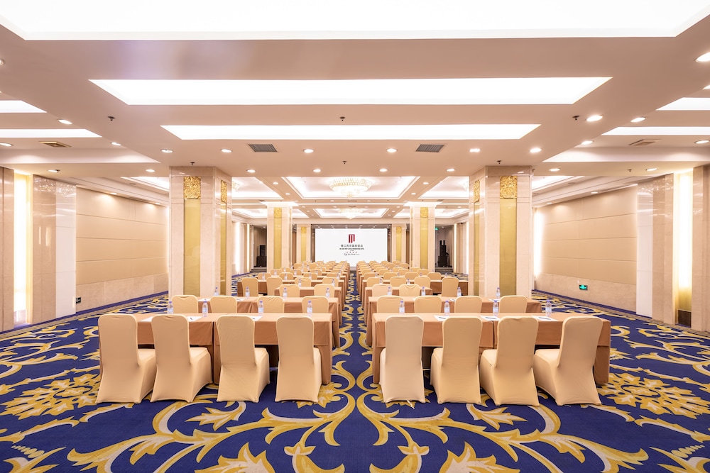 West Capital International Hotel 43/50