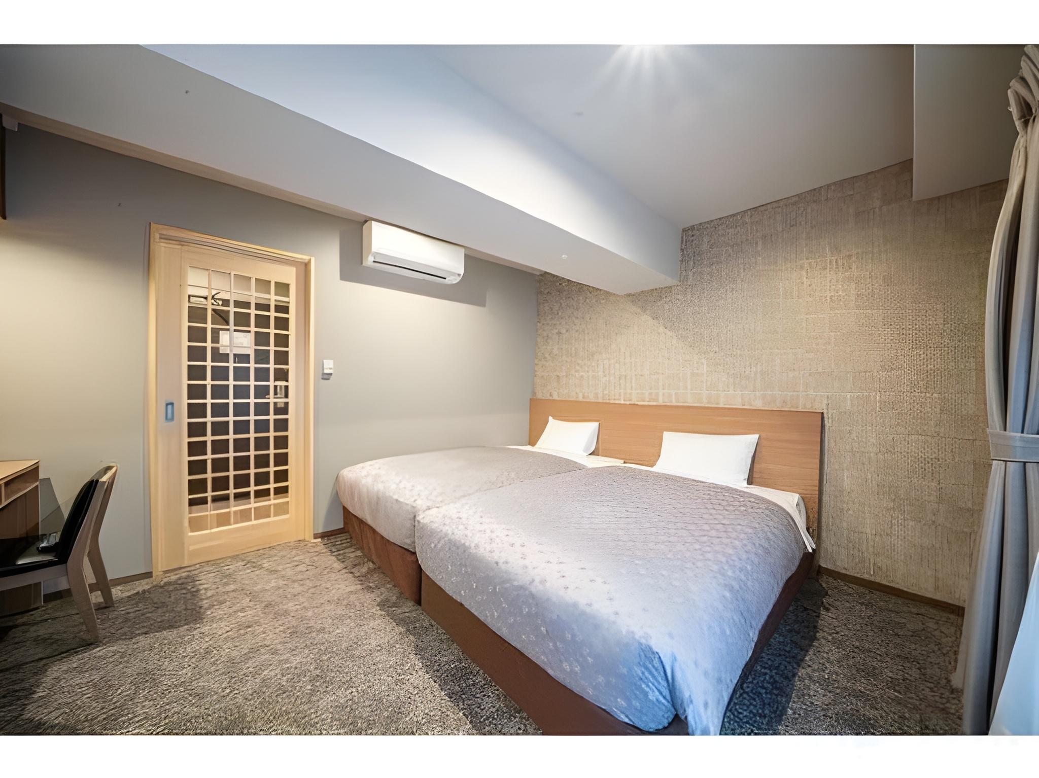 Moderate, Twin Beds