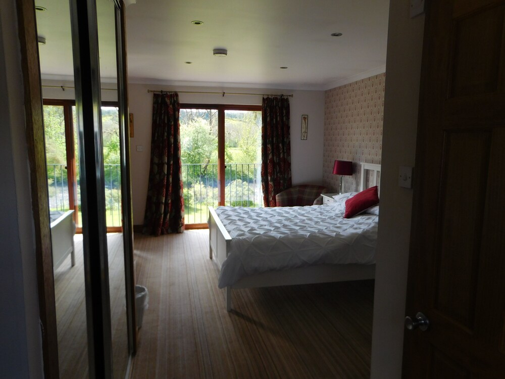 Riverside House 12/32