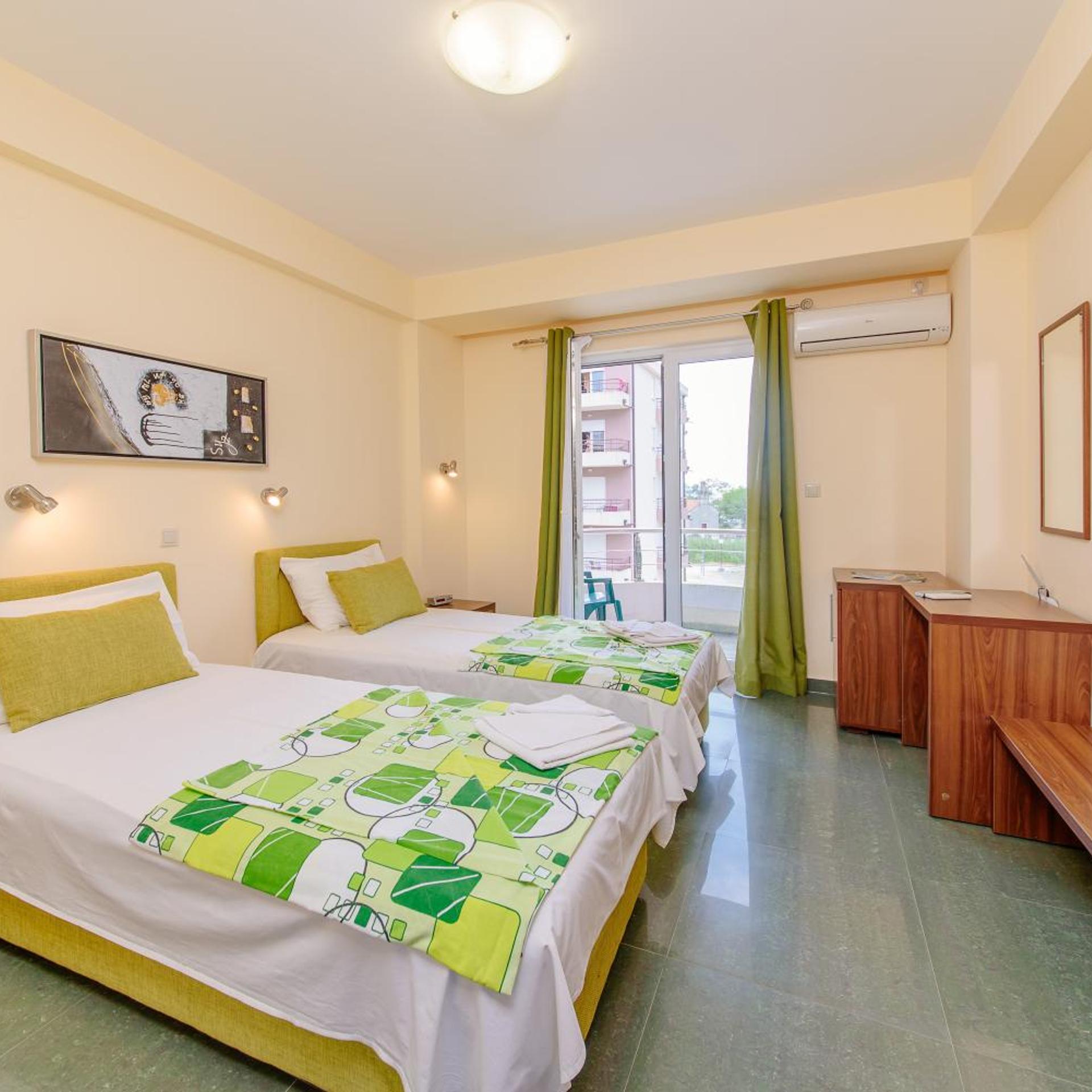 غرفة بسرير مزدوج أو سريرين منفصلين، Hotel Novi 4/8