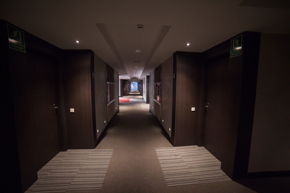 BREA’S HOTEL 24/28
