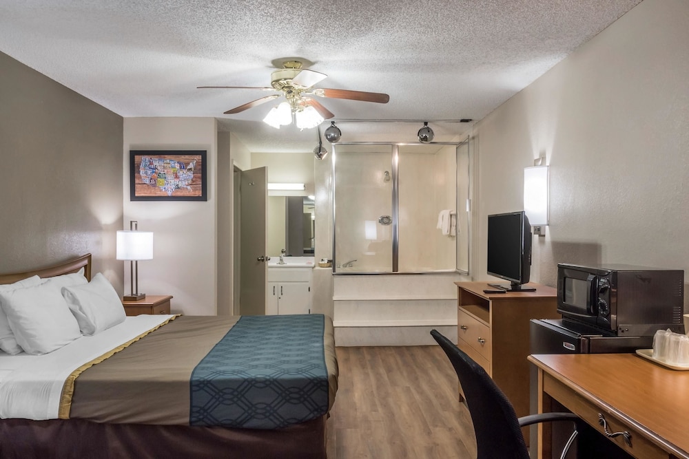 Econo Lodge Live Oak, FL 26/35