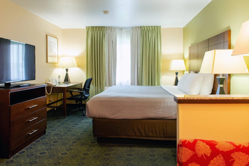 Quality Inn & Suites Bloomington I-55 and I-74 17/39