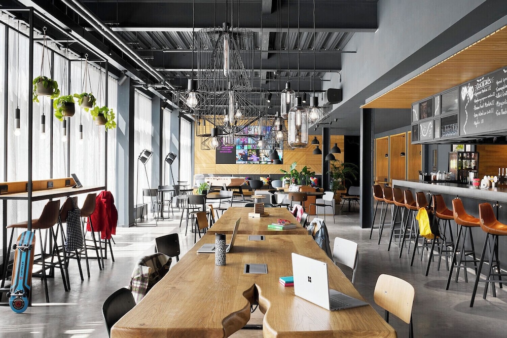 Moxy Bristol 25/37