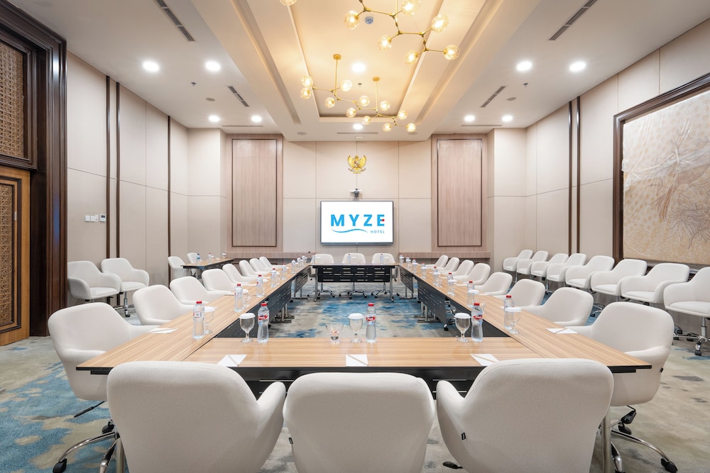 Myze Hotel Sumenep 16/22