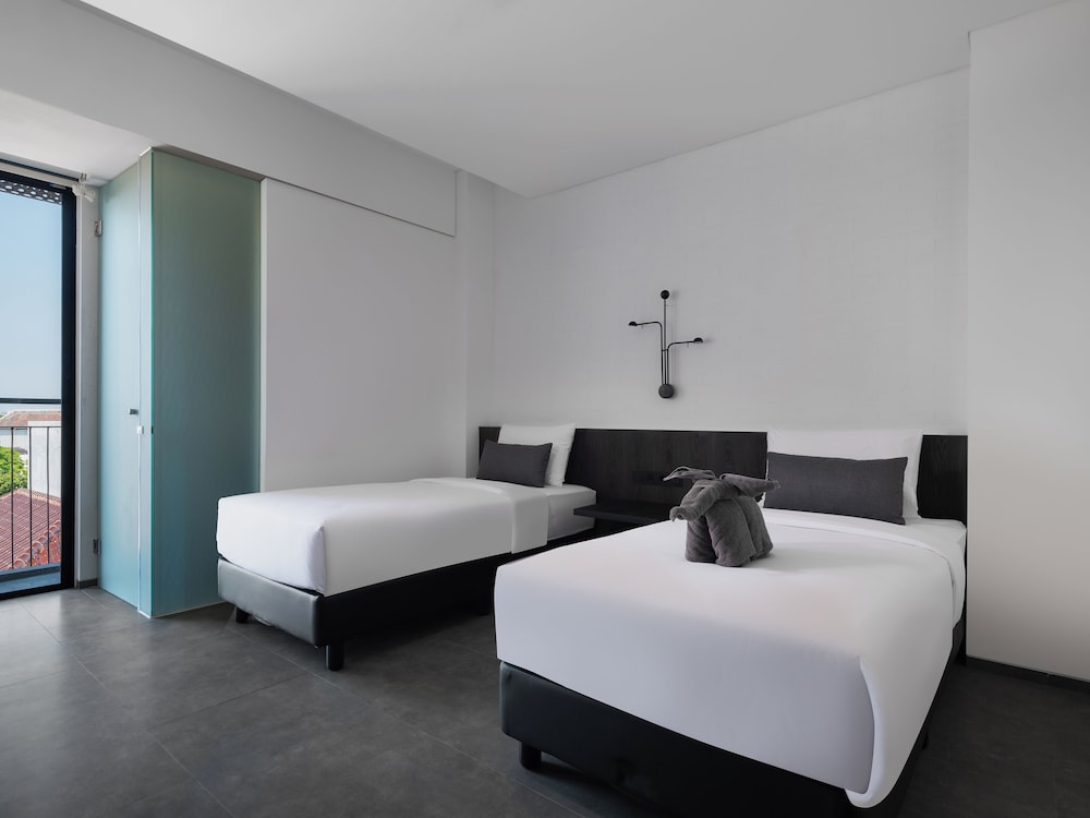 Superior Queen, REZ Hotel 3/5