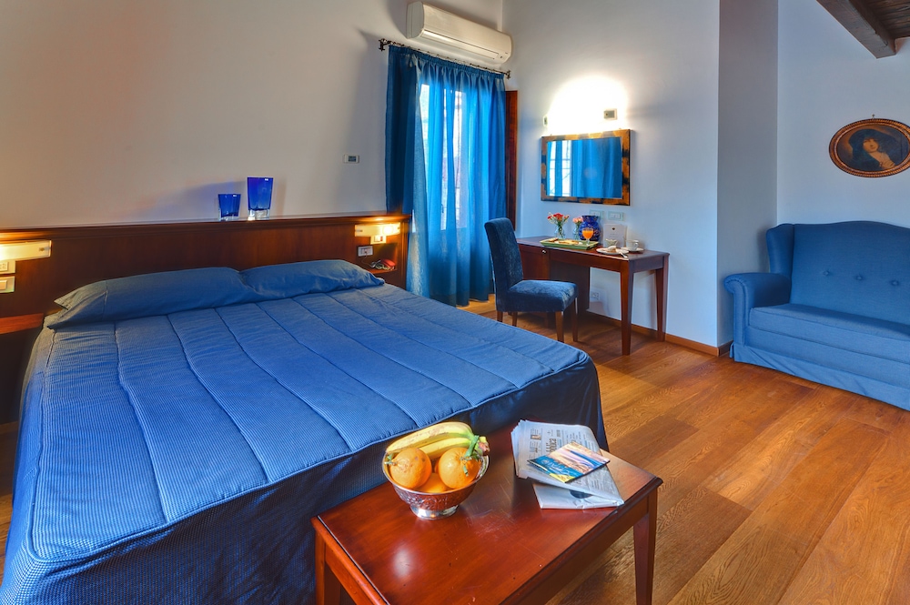 La Plumeria Hotel 10/55