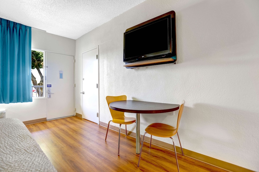 Motel6 Jacksonville, NC 39/50