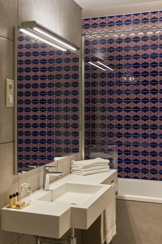 M Suite Hotel 47/50