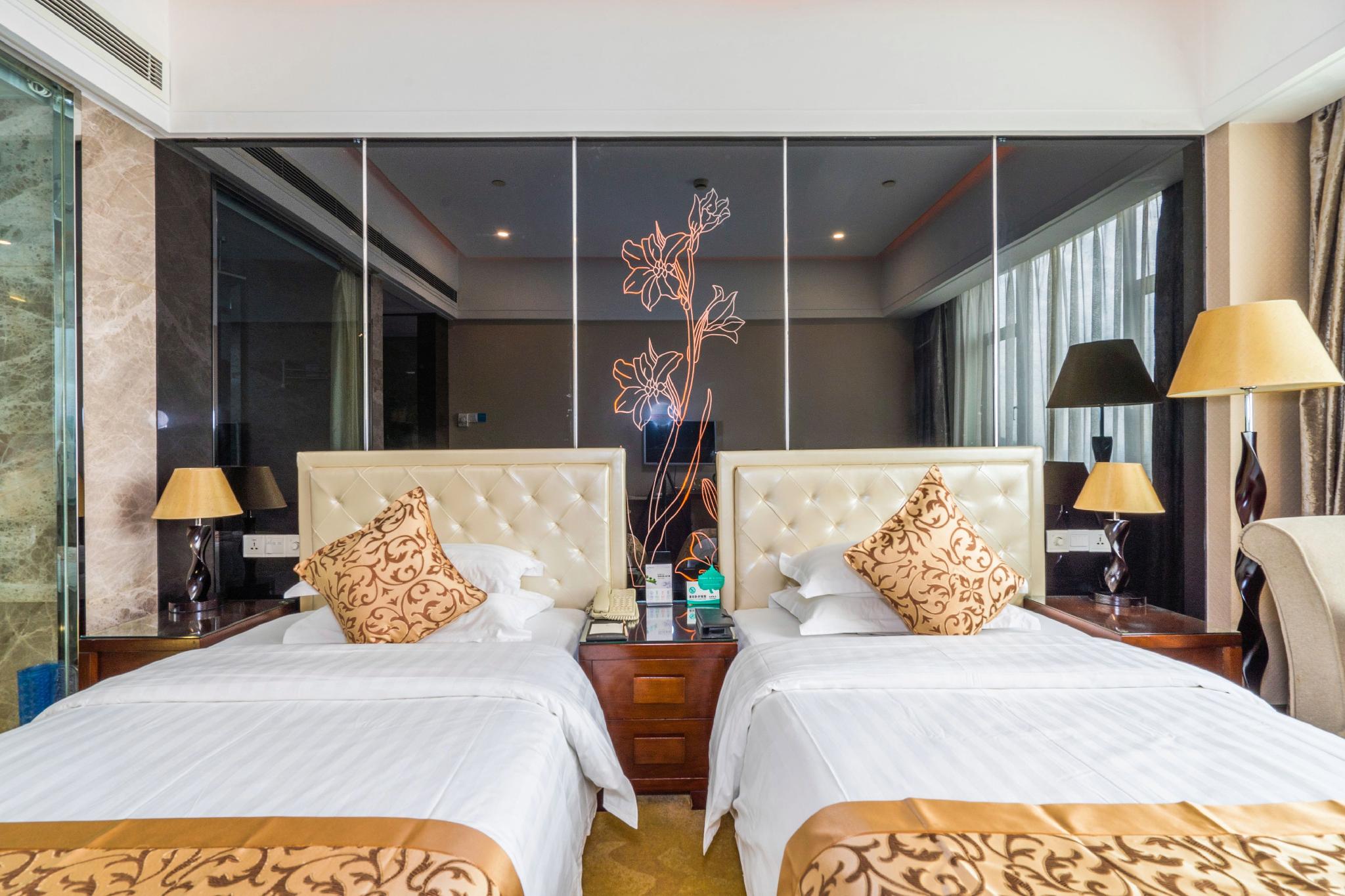 Romantic Hotel 10/41