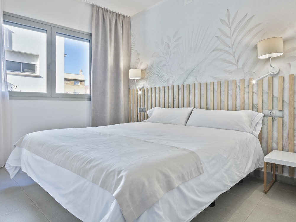 Castellmar Apartments 10/57