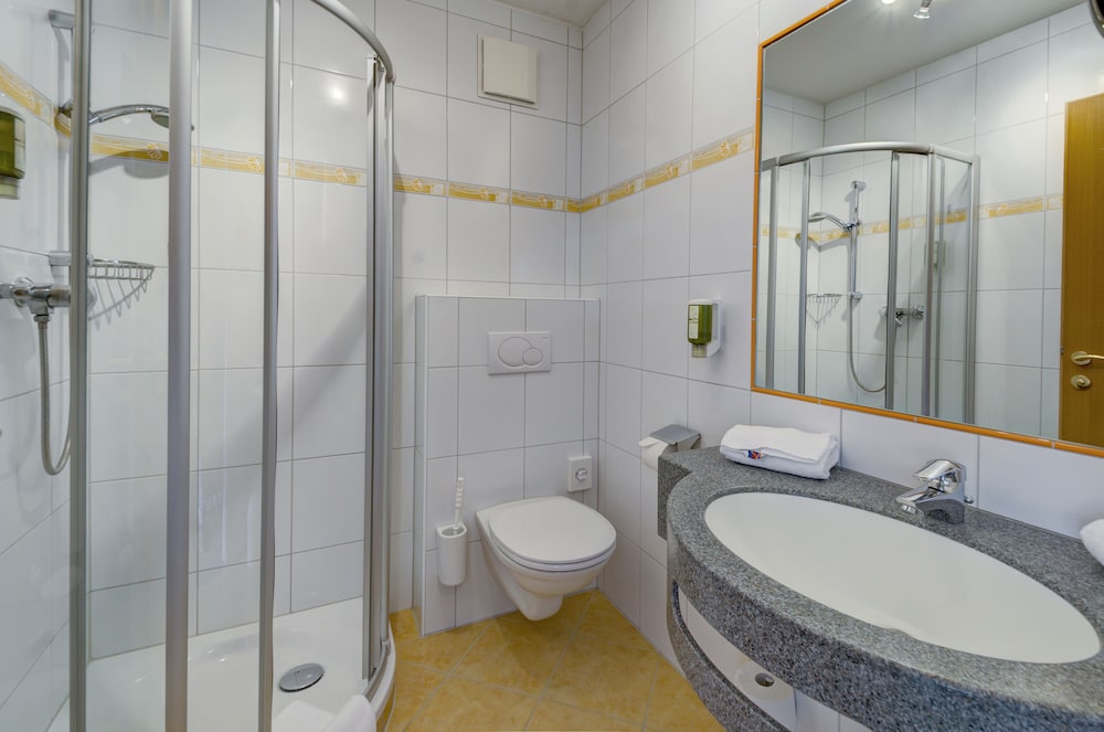 VERWOHN HOTEL VOTTERS SPORTKRISTAL 48/50