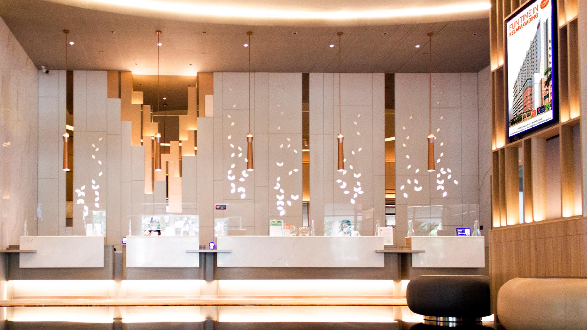 Lobby at Harris Hotel Conventions Kelapa Gading, JAKARTA