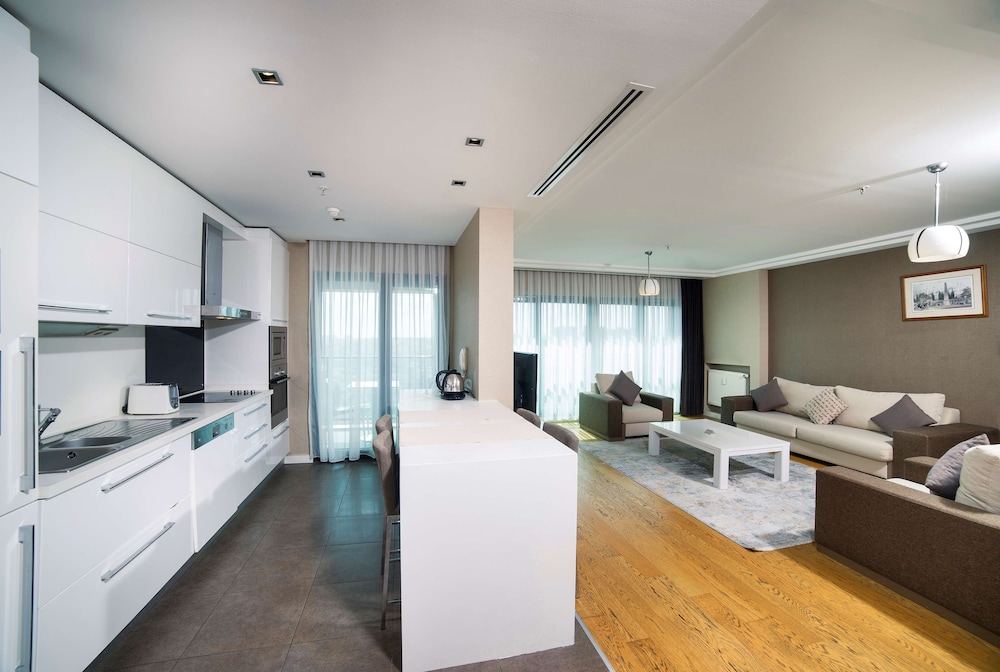 Radisson Residences Avrupa Tem Istanbul 52/66