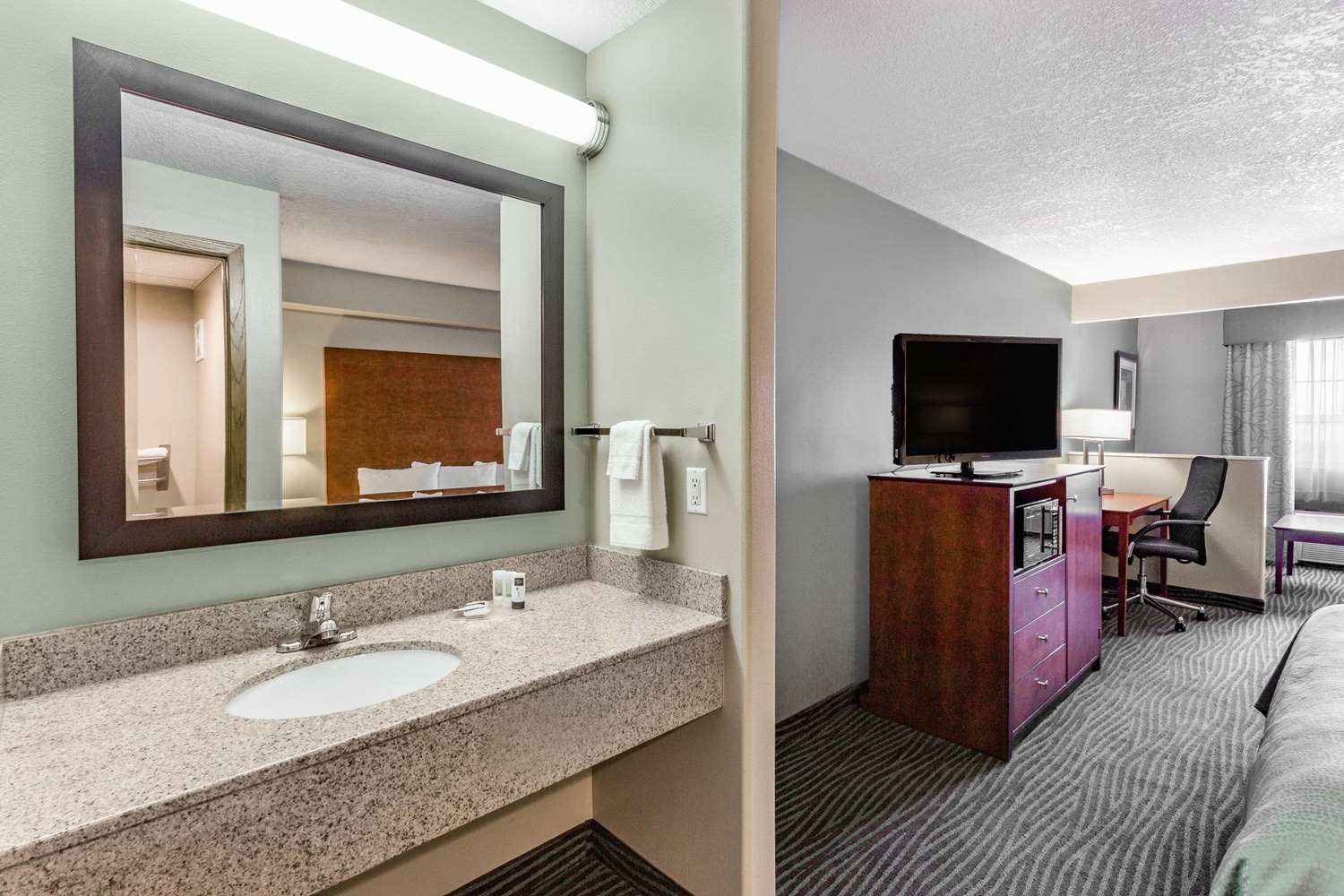 Americinn By Wyndham Des Moines Airport 16/17