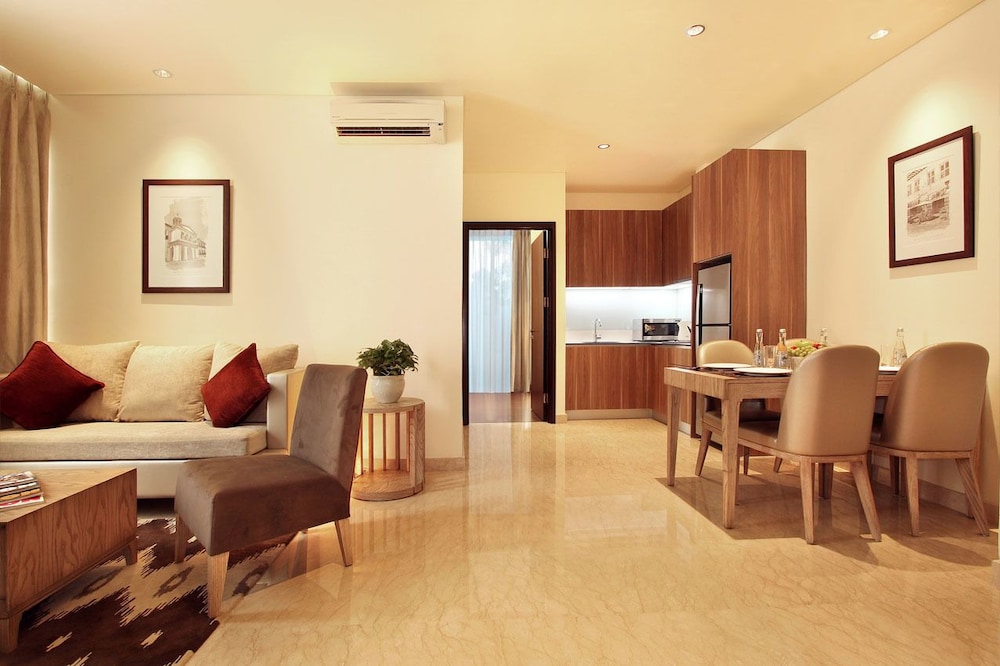 Dwijaya House Of Pakubuwono 36/50
