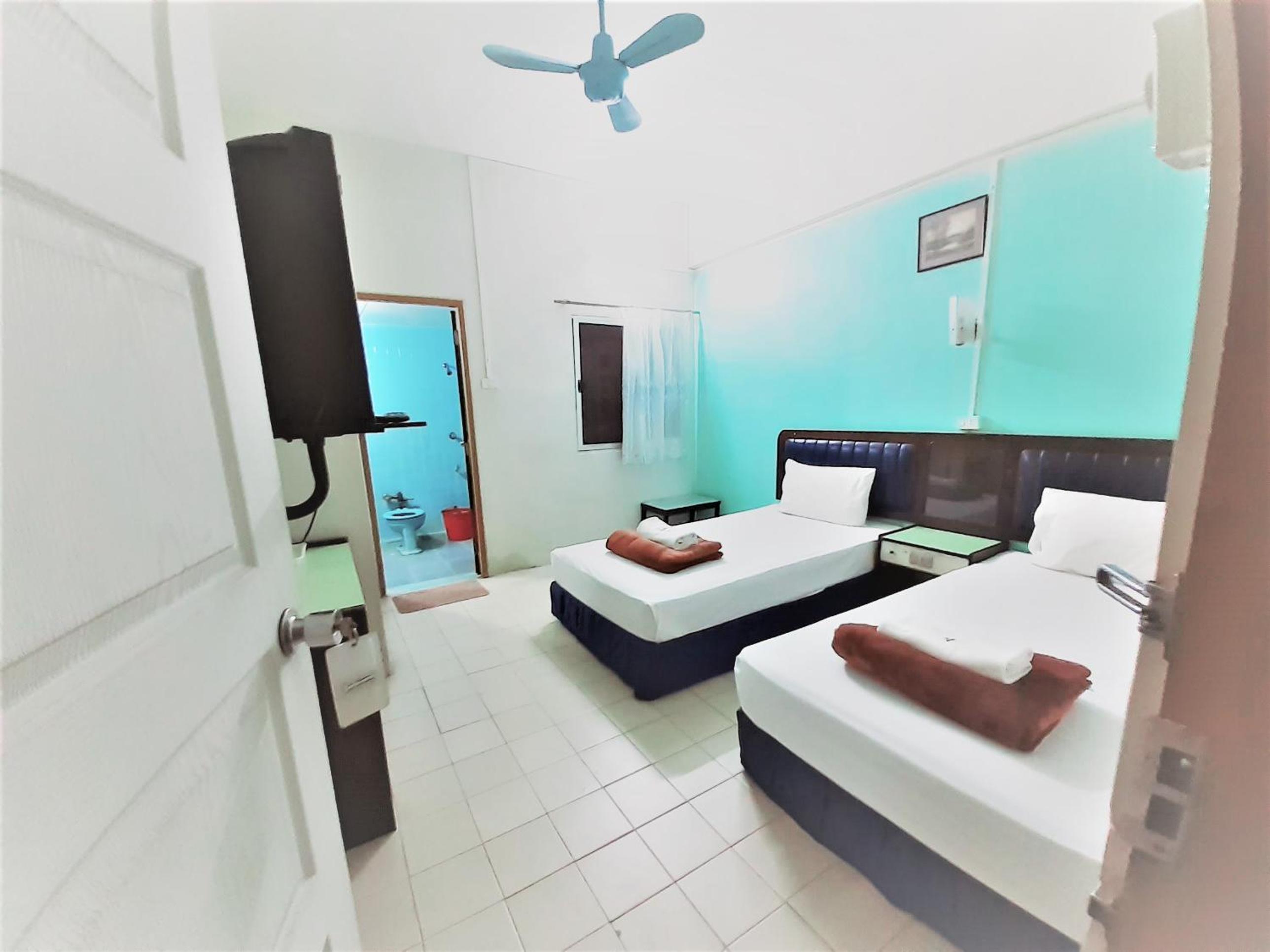 Room, Twin Beds, with Fan