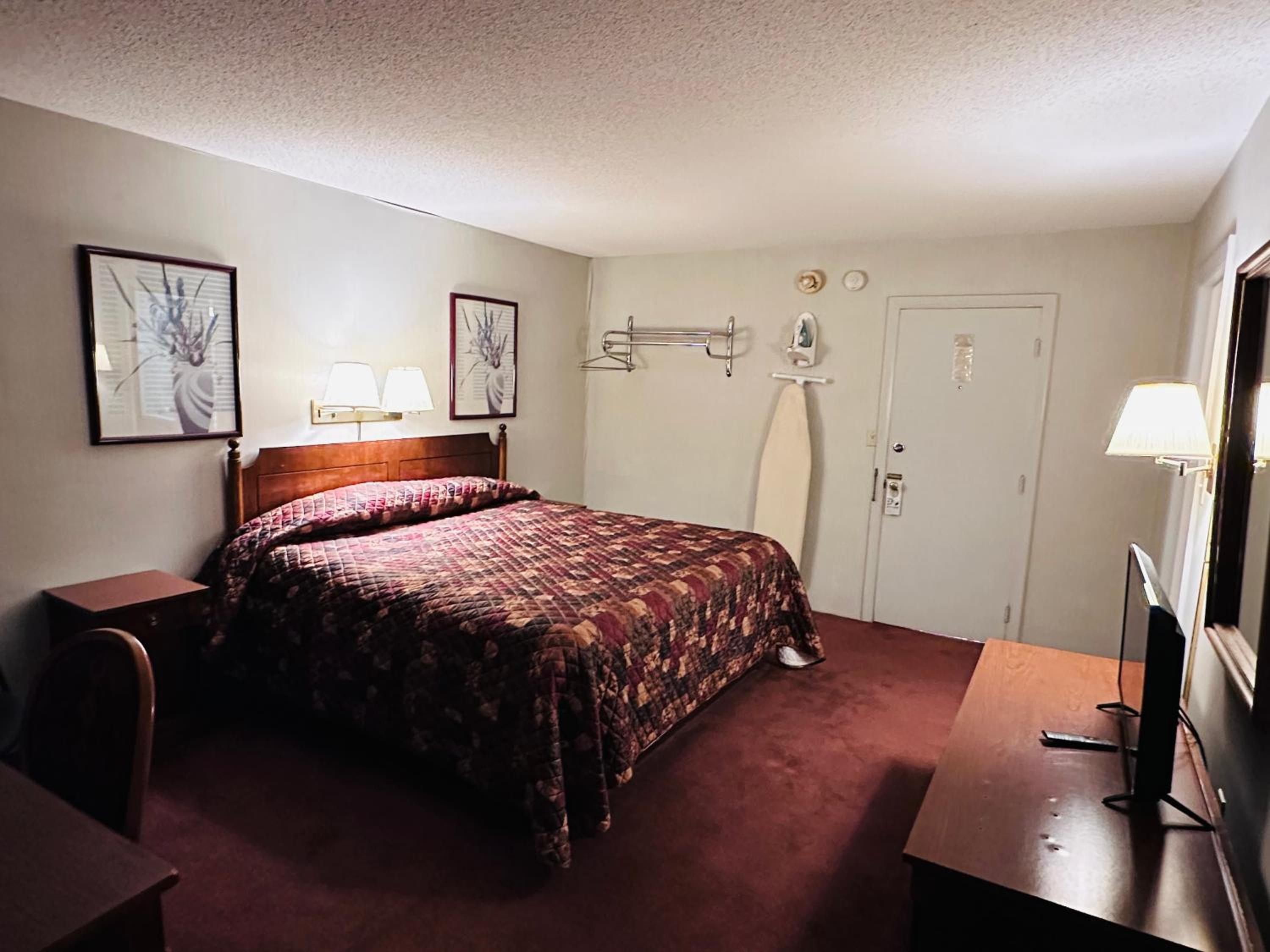 Pamola Motor Lodge 12/27