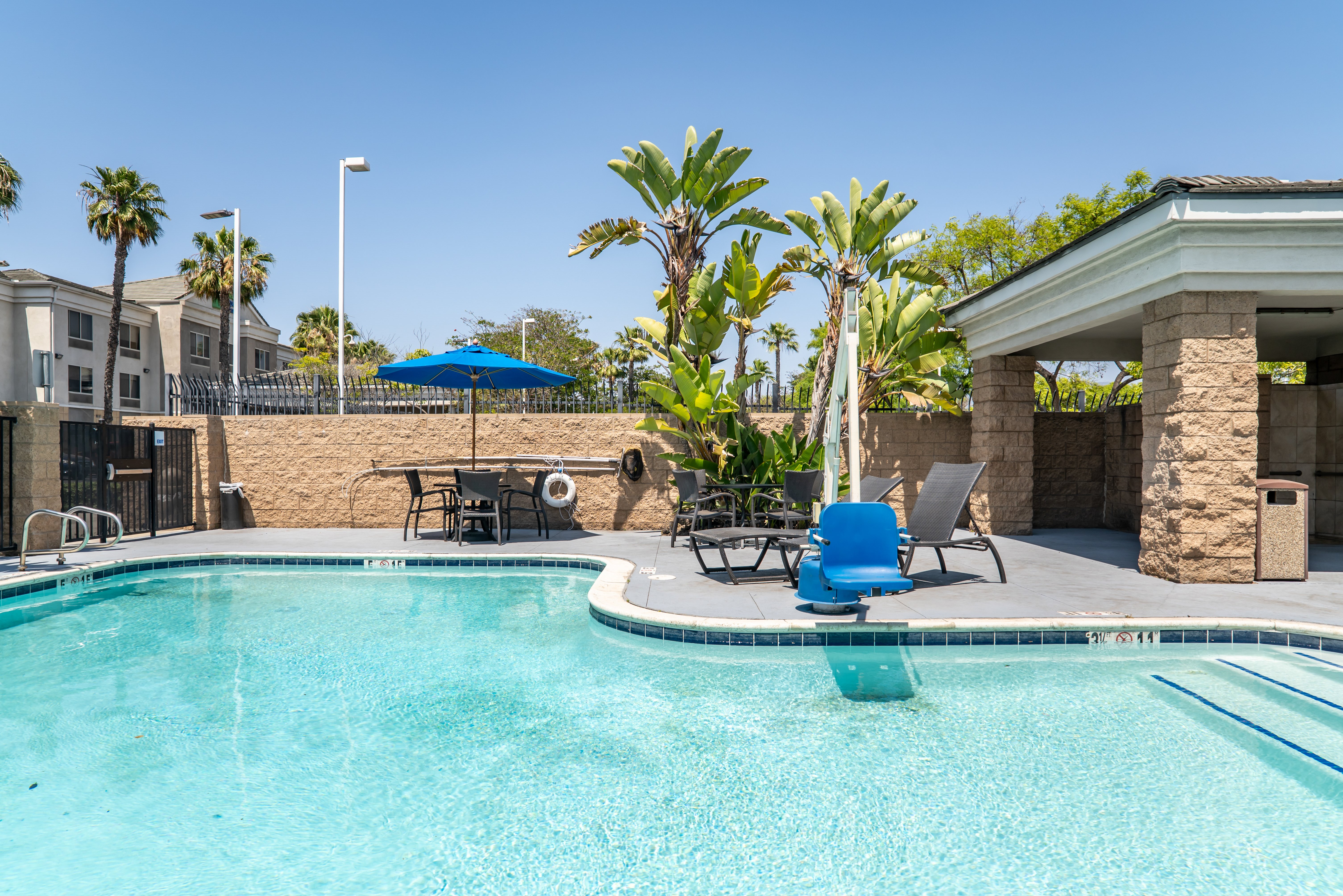 Holiday Inn Express Hotel Suites San Diego Otay 70/77