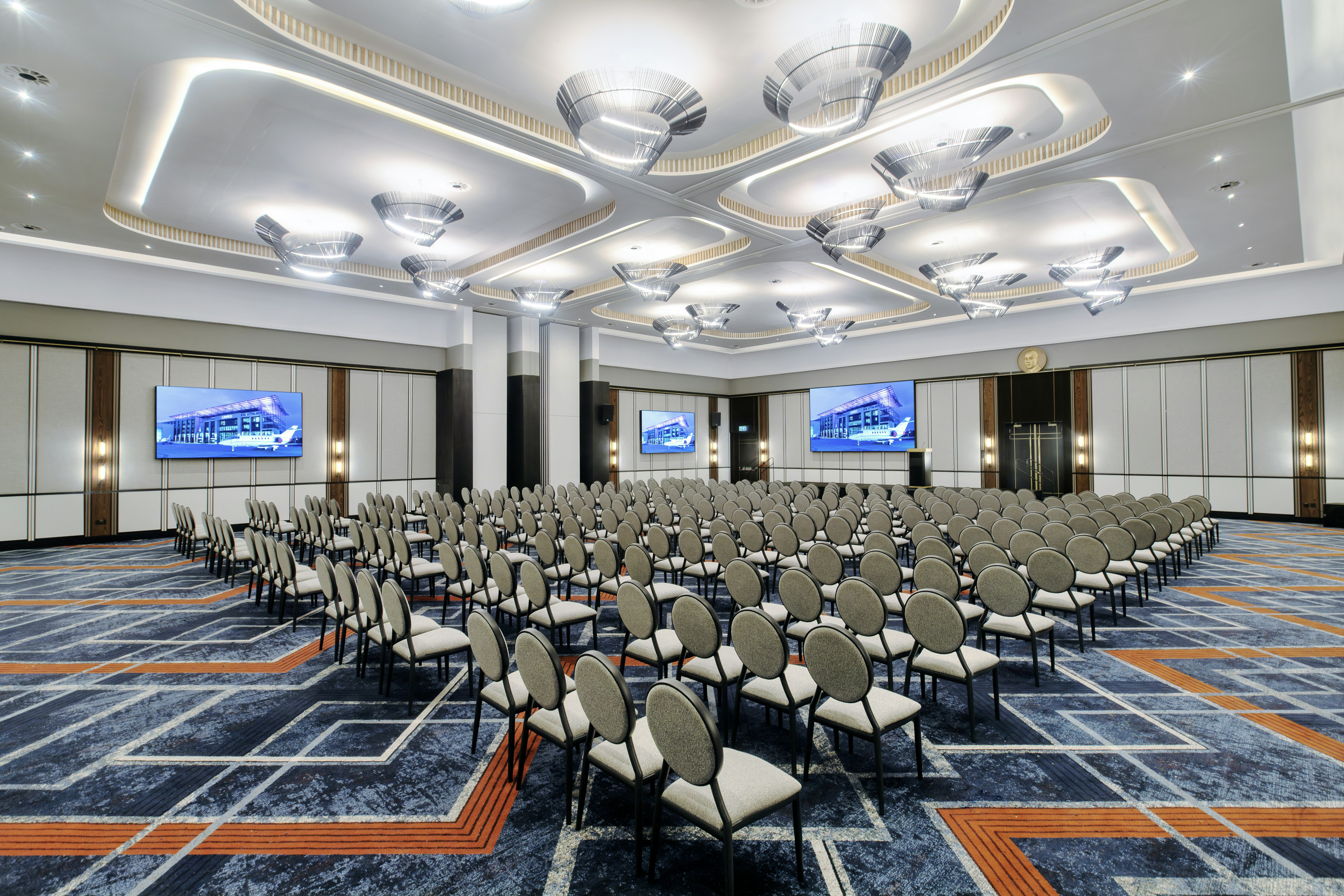 Legend Hotel Lagos Airport Curio Collection By Hilton 74/81