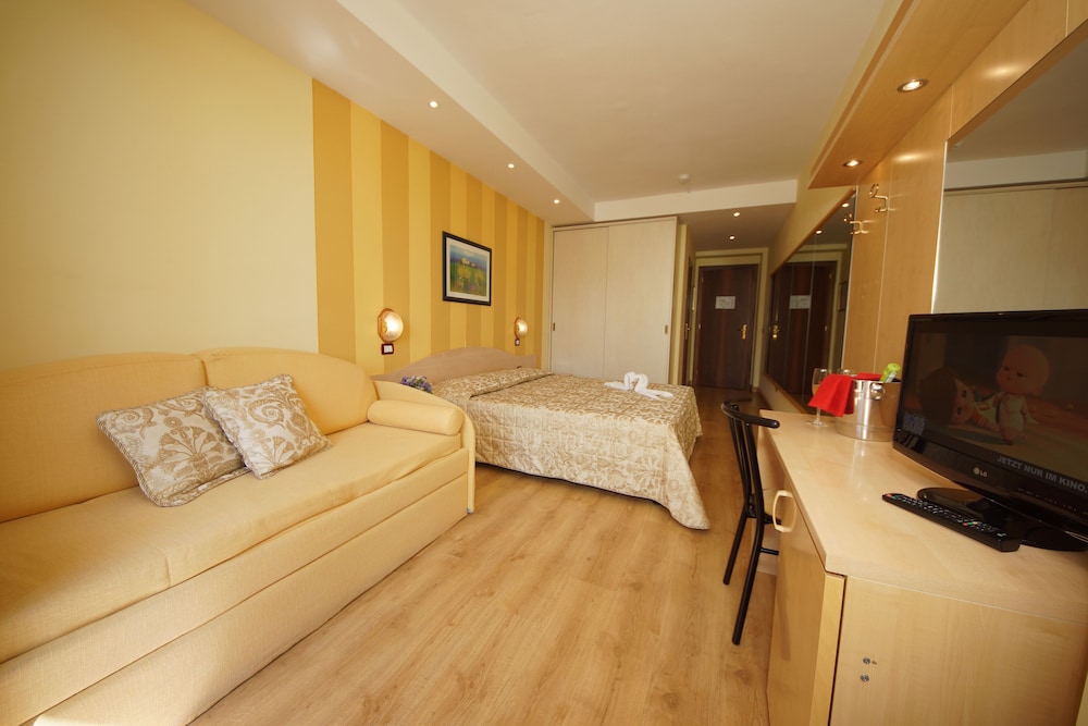 Hotel Pineta Campi 32/90