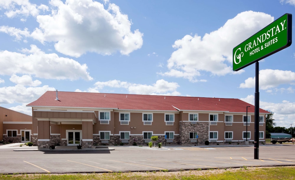 GrandStay Hotel & Suites Parkers Prairie 1/50