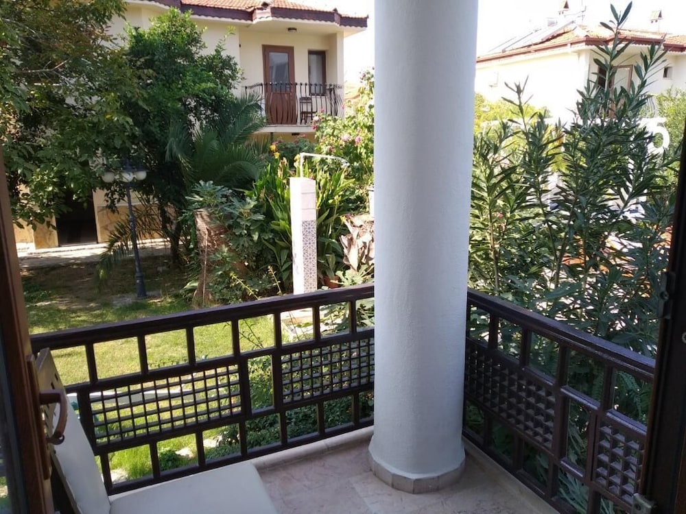 Kilim Hotel 9/71