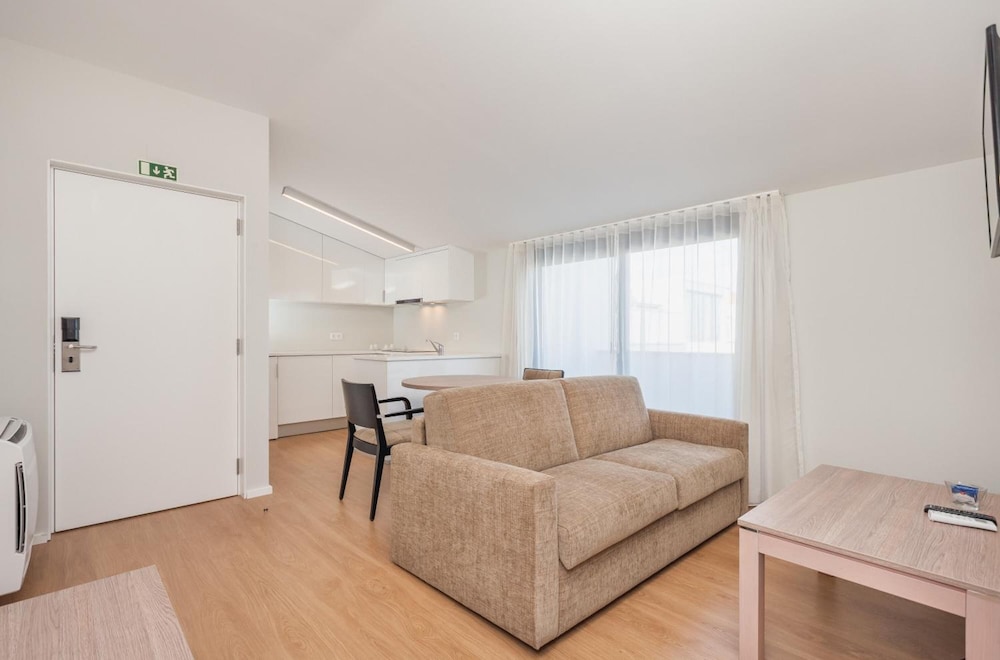 Essence Inn Marianos 40/67
