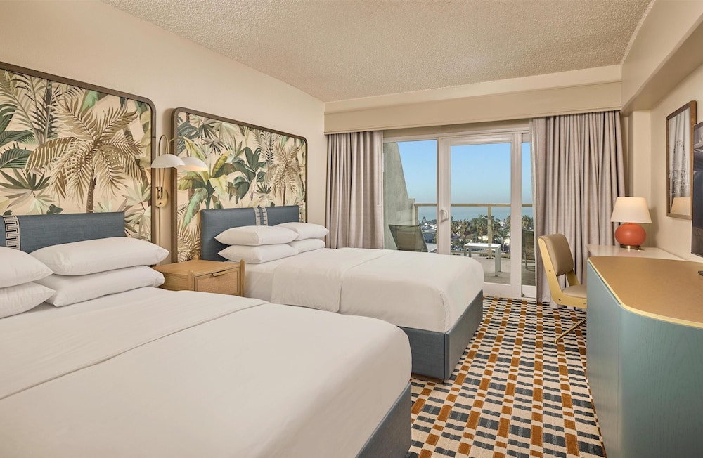 Hyatt Centric Delfina Santa Monica 22/65