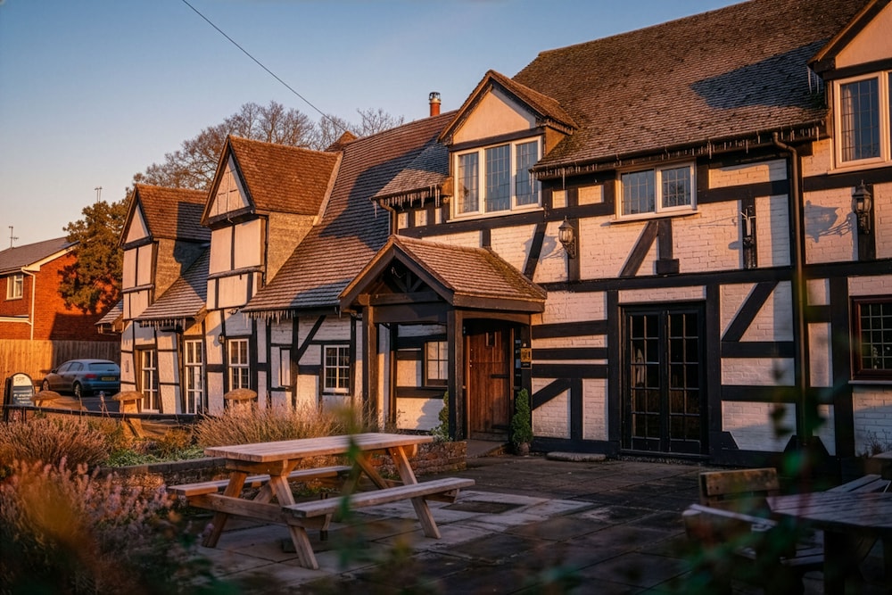 The Thatch Inn 49/50