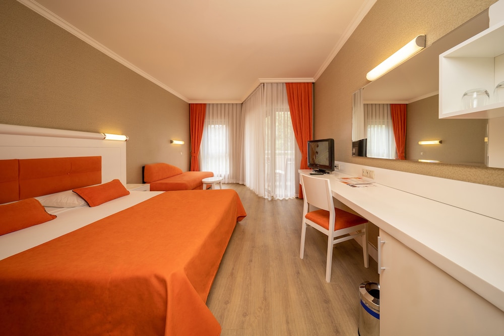 غرفة قياسية ثلاثية بسريرين منفصلين، Sueno Beach Side 6/7