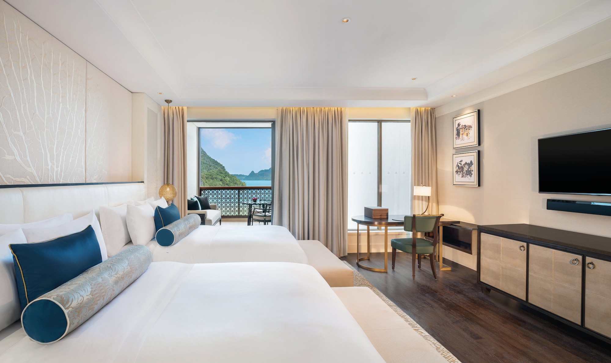 Suite, 2 Double Beds, Partial Sea View