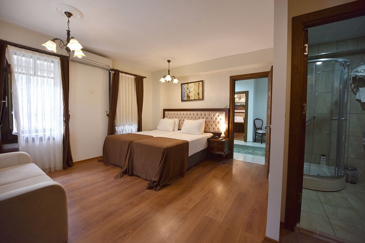 ROOM, TRIPLE