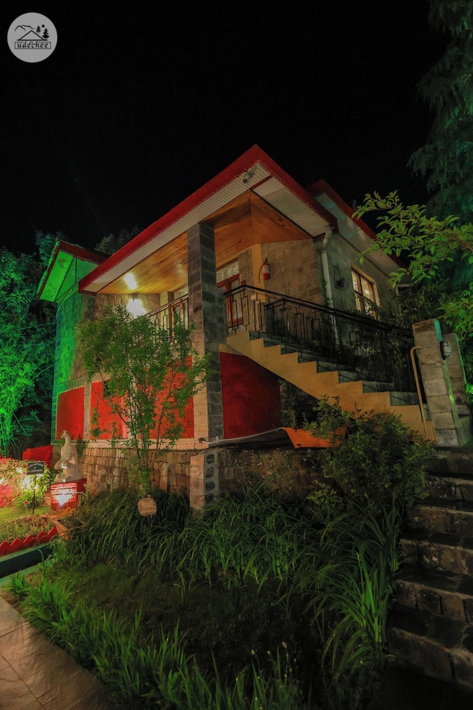 Udechee Huts 5/52