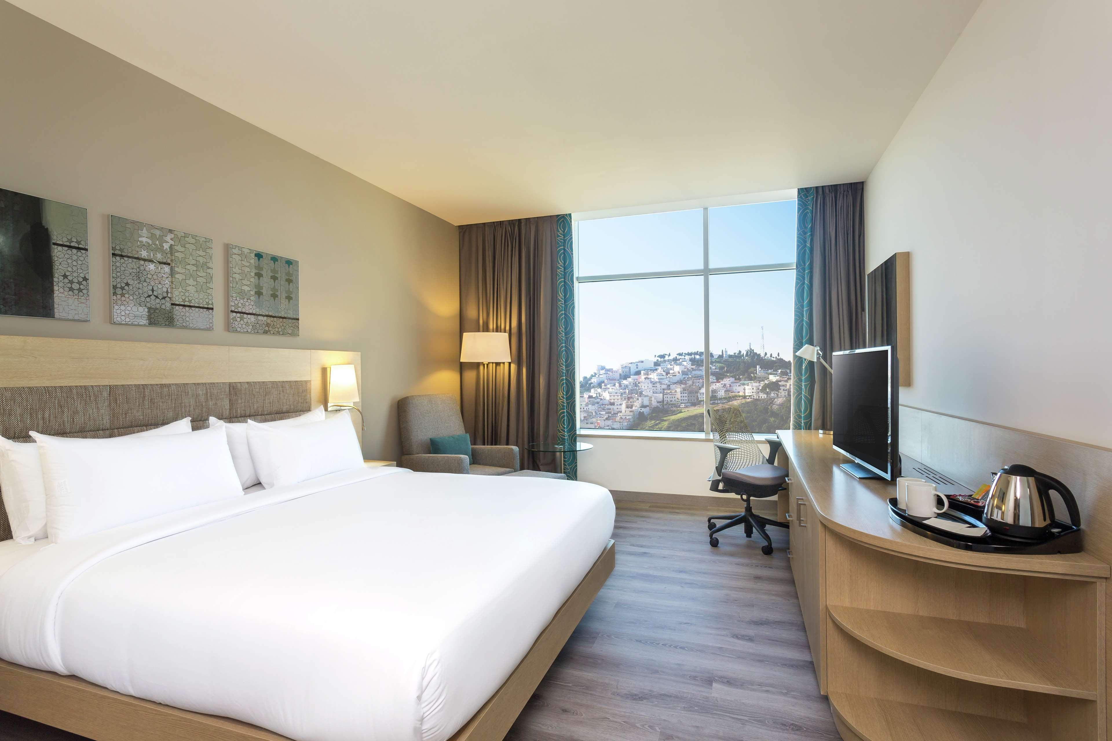 غرفة عائلية بسريرين منفصلين بغرفتي نوم، Hilton Garden Inn Tanger City Center 2/2