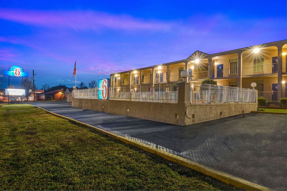Motel6 Americus, GA 30/34