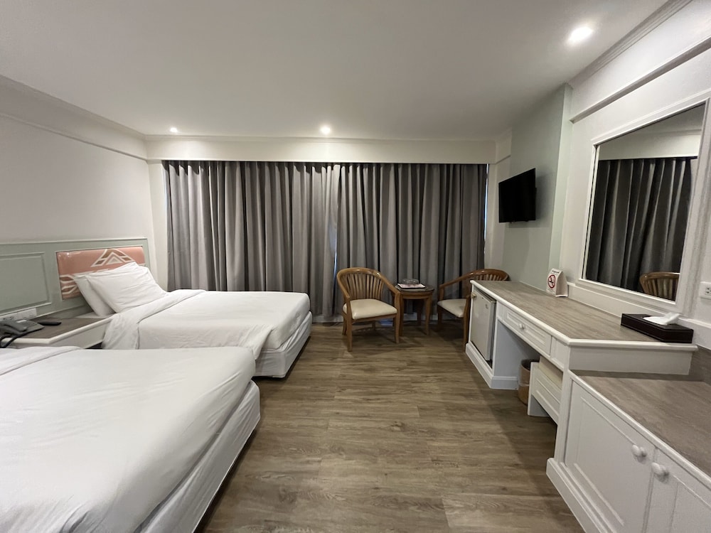 DELUXE, TWIN BEDS
