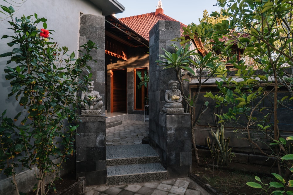 D And B Bungalow 65/67