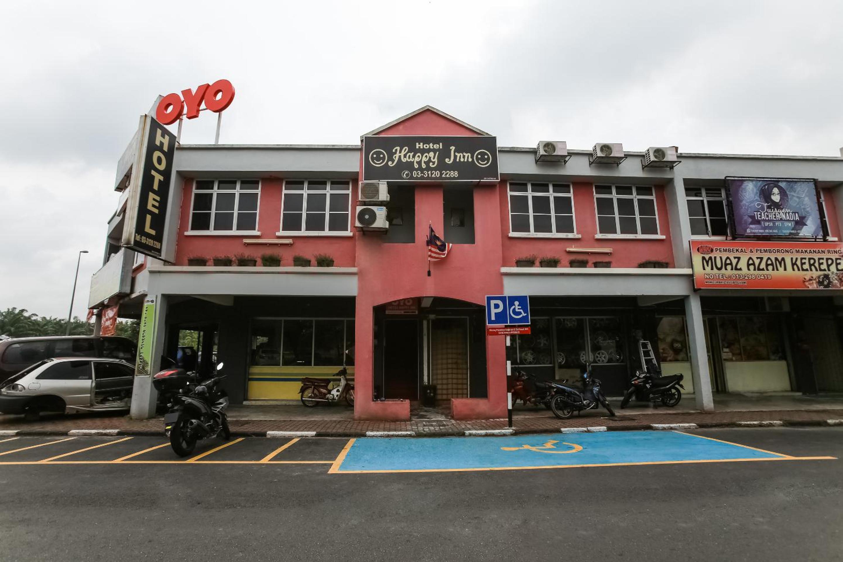Oyo 89585 Hotel Happy Inn 1/21