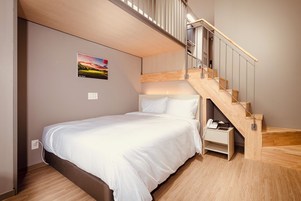 Sollago Myeongdong Hotel and Residence 18/50