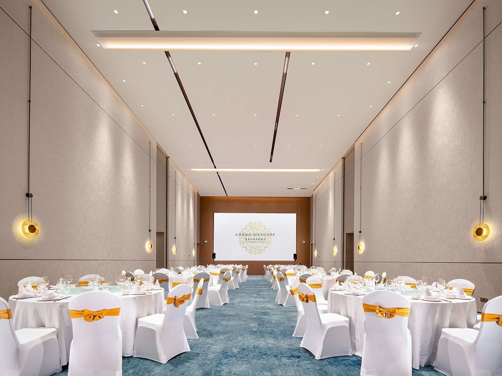Grand Mercure Chengdu East 38/50