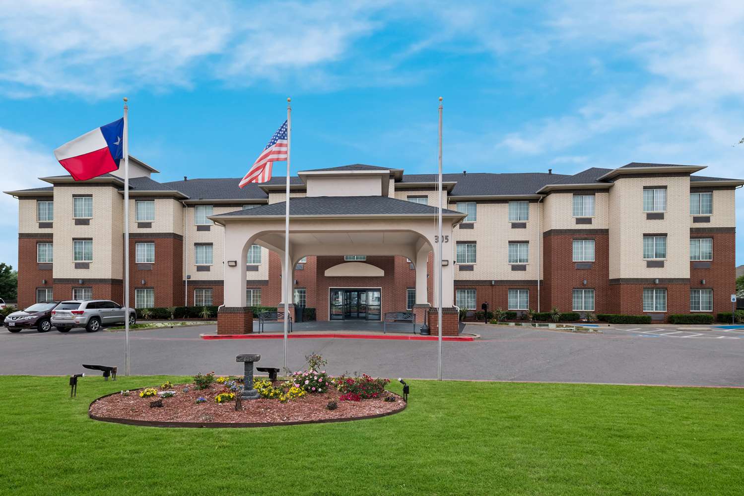 Best Western Plus Lake Dallas Inn & Suites 25/27