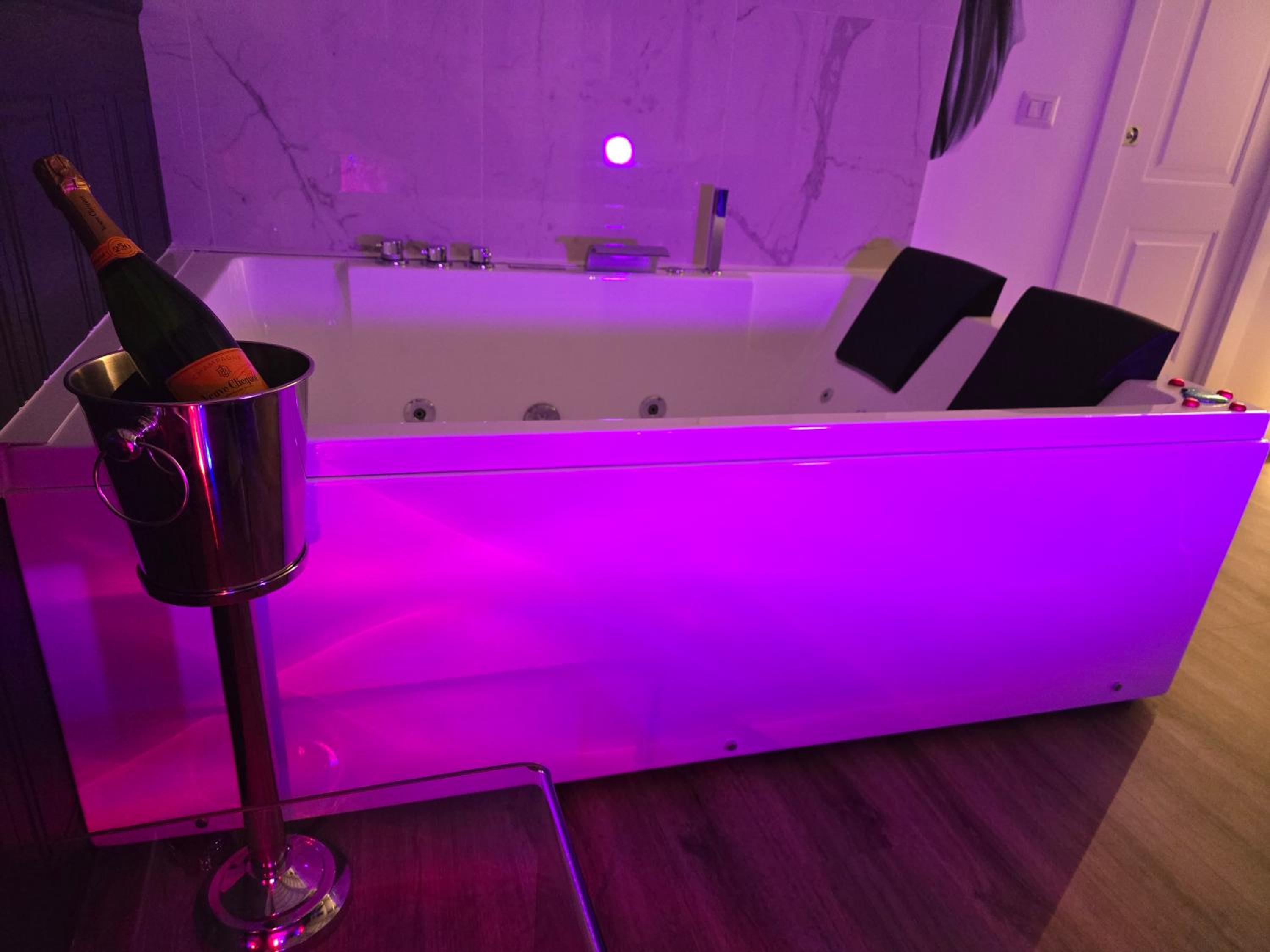 Mirror Suite Roma Jacuzzi Colosseo Monti 2/13