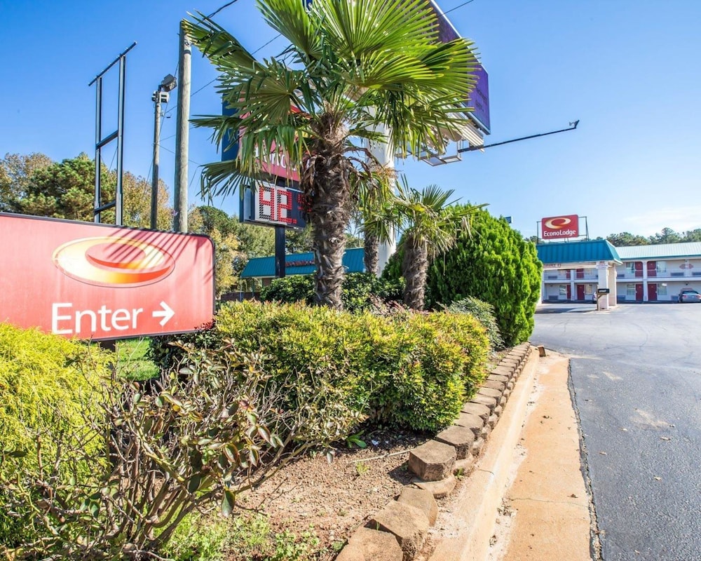 Econo Lodge Mc Donough 3/33