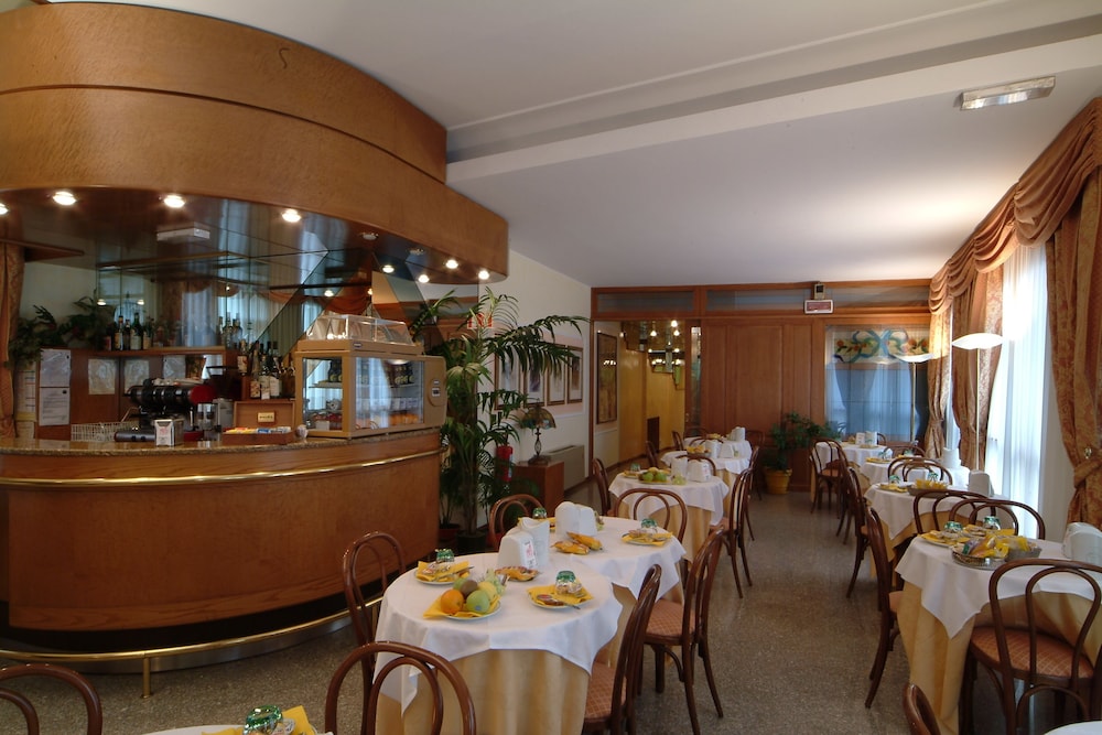 Hotel Donatello 50/63
