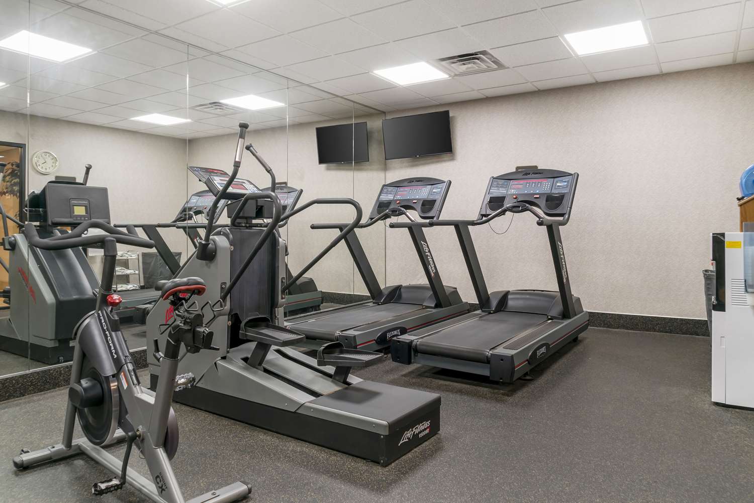 Quality Inn & Suites Monroe 24/48